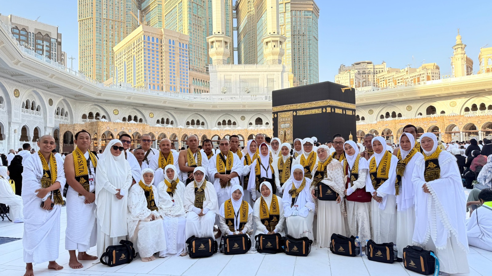 jamaah didepan ka'bah